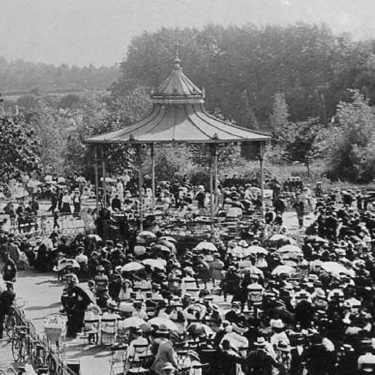 Historic photo of the bandstand in Roath park surrounded by crowds